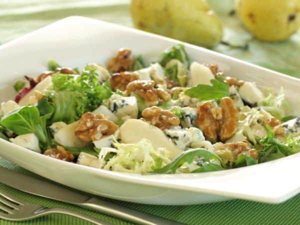 Pear and cheese salad