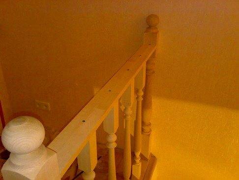 Baluster dengan pengancing