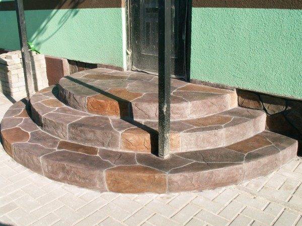 Concrete porch with artificial stone cladding