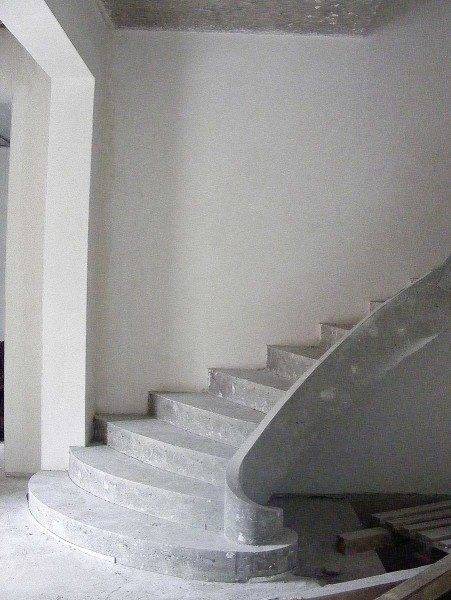 Beton lépcső