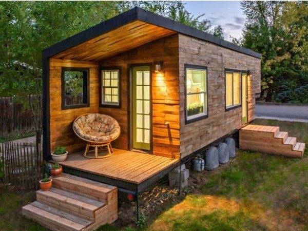 Nagy vidéki kabinok verandával - példa egy gyönyörű és megbízható otthonra