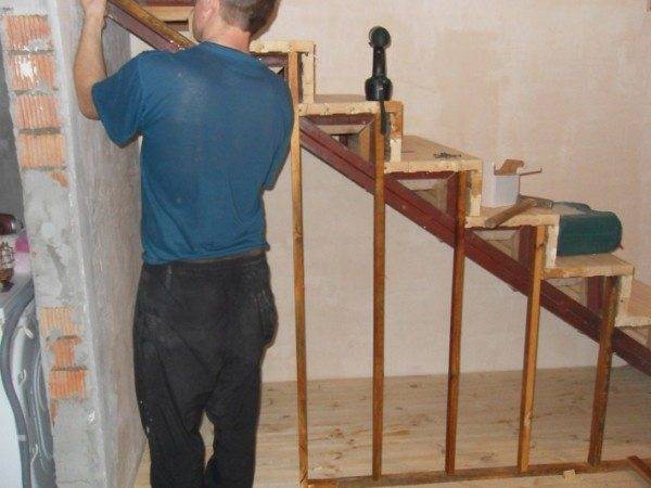 A wooden staircase can only be externally, the frame can be made of metal corners and a channel
