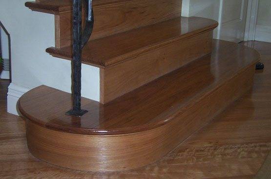 The curved step can only be used at the base of the structure