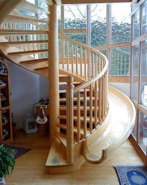 Egy másik szokatlan lépcső, amely lehetővé teszi, hogy pillanatok alatt lemenjen az első emeletre