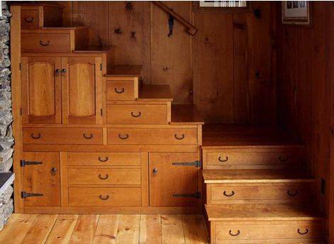 If there are problems with space, use the design of the stairs as much as possible - cut drawers into it and make several small doors
