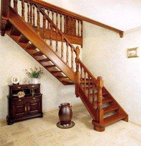 Fából készült lépcső fotó.