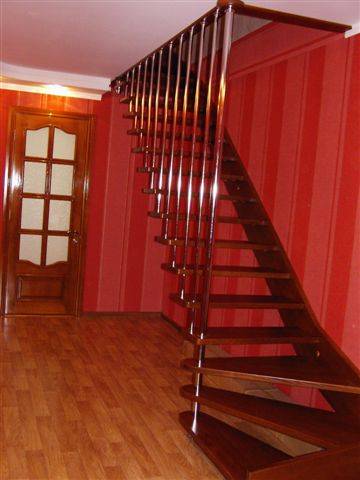 Une photo d'escalier suspendu, comme vous pouvez le voir, ne prend pas beaucoup de place !