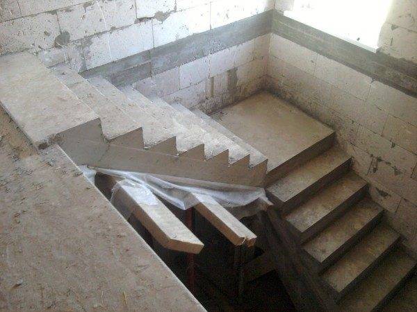 Kész beton lépcső