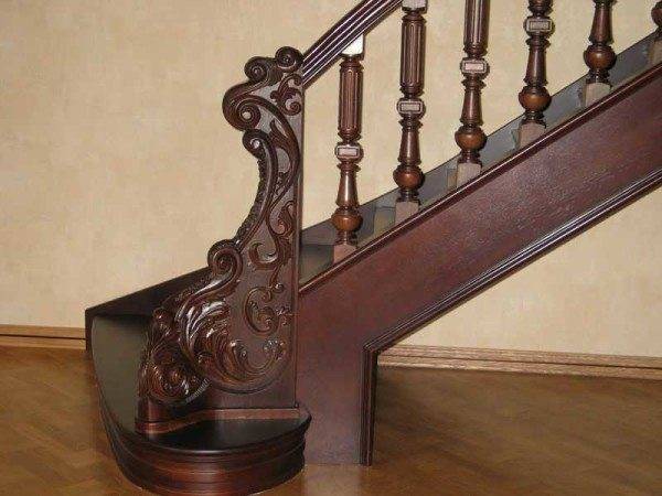 Woodwork looks great on stairs and gives it a stunning look