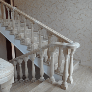 Escalier en pierre dans le cadre de l'intérieur