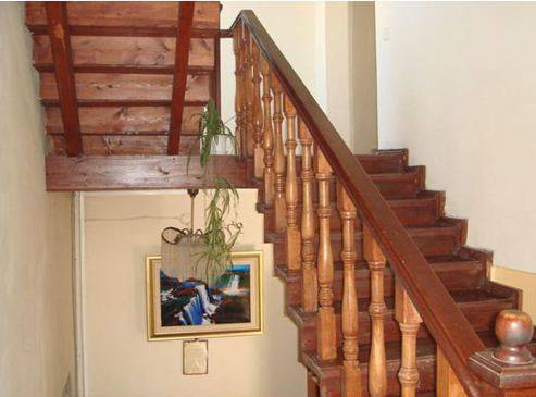 A beautiful wooden lift will harmoniously fit into any home