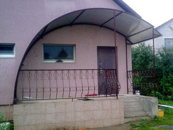 Cellular polycarbonate porch - durable, beautiful and modern design