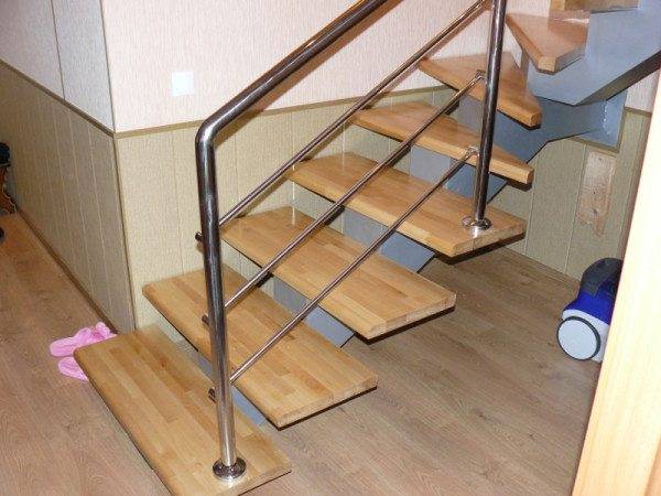 What is a staircase on a metal stringer