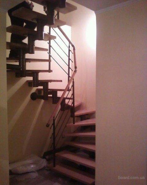 Amateur na larawan ng tapos na modular staircase