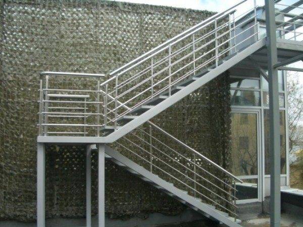 Metal stairs of industrial buildings are produced based on the requirements for maximum safety and reliability.