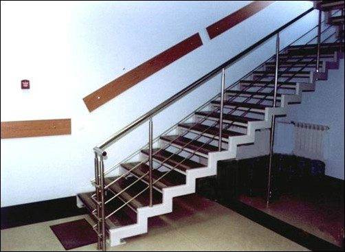 Metal flight stairs with sawtooth bowstrings and granite steps