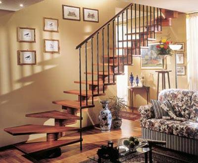 Un escalier modulable est le rêve de toute hôtesse capable d'intégrer harmonieusement une structure standard dans un intérieur existant.