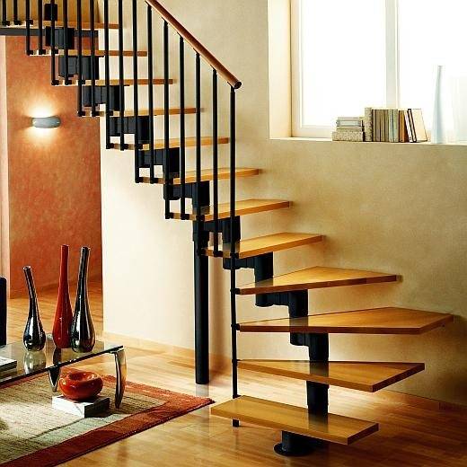 Modular staircase, which is often confused with consoles due to its proximity to the wall, although its elements do not have fixation points with it
