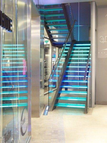 Szokatlan világítás a lépcsőkbe
