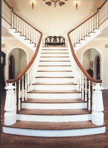 One of the models of the T-shaped staircase with curly pillars and balusters