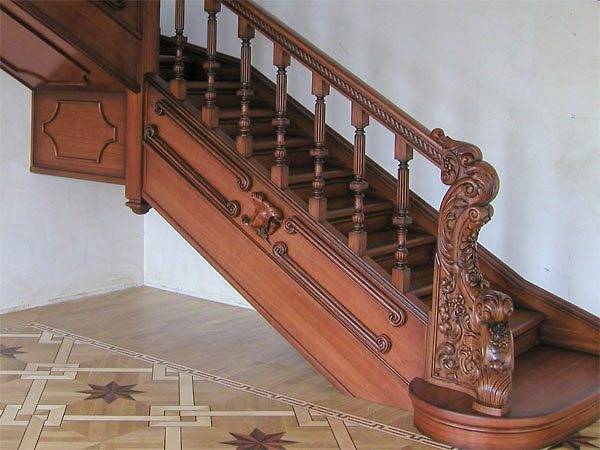 Kész fa lépcső