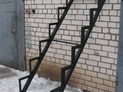 Do-it-yourself metal ladder - how to carry out the process