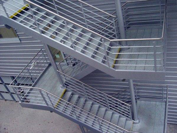 An example of an outdoor stationary marching fire escape.
