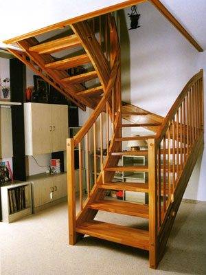 Proiectarea scărilor în spirală este un ordin de mărime mai complicat decât scările din kosoura