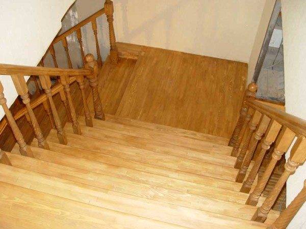 Wide staircase for home