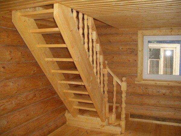 "Hagyományos" fa lépcső.