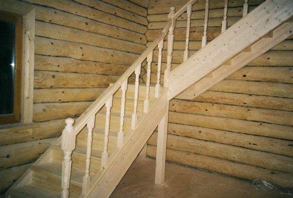 A fából készült lépcső ára a legésszerűbb.