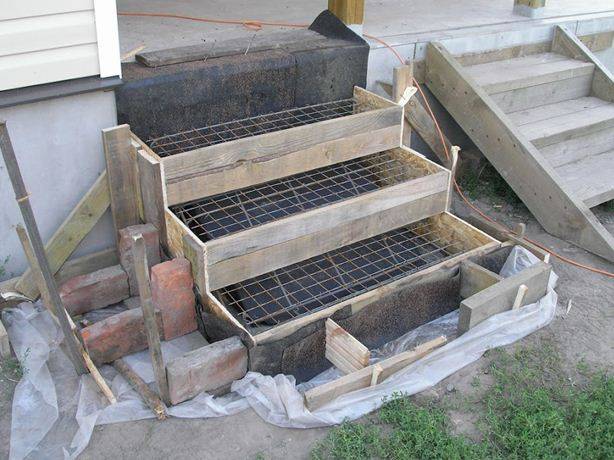 Installation of the formwork and reinforcing frame before pouring the steps of the concrete porch