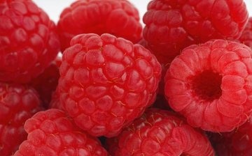 raspberries in the photo