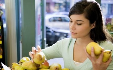 How to choose and store pear fruits correctly?