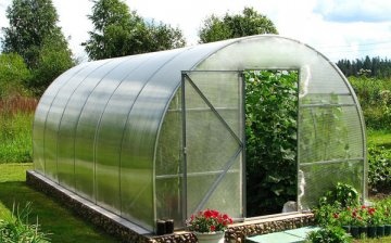 Benefits of a heated greenhouse