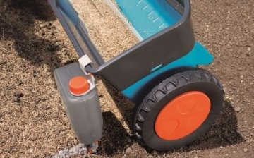 Lawn seeder - what is it, what is its purpose?