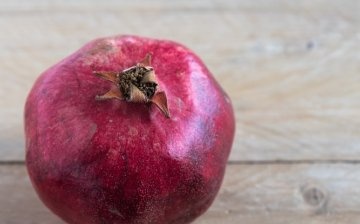 Methods for determining the ripeness of a pomegranate