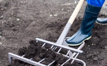The miracle of a pitchfork for digging the earth