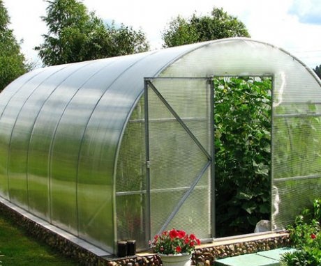 Benefits of a heated greenhouse