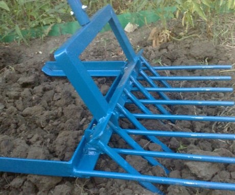 Functions of the miracle of the shovel, its importance for vegetable growers
