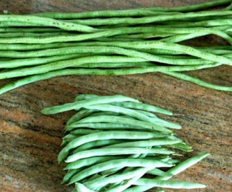 What is the difference between green beans and asparagus?